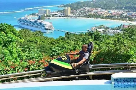 Hospitality Expert Nianna Eden - 7Br Pools Beach Montego Bay Giamaica