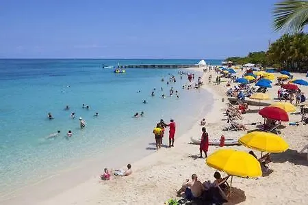 Hospitality Expert Nianna Eden - 7Br Pools Beach Montego Bay 0*,  Giamaica