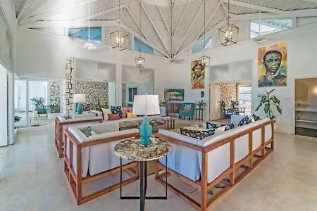 Hospitality Expert Nianna Eden - 7Br Pools Beach Montego Bay Villa